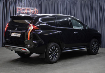 Подержанный автомобиль Mitsubishi Montero Sport 2023 года (5 фото)