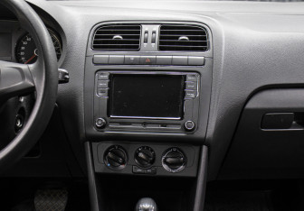 Подержанный автомобиль Volkswagen Polo Sedan 2016 года (15 фото)