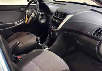 Подержанный автомобиль Hyundai Solaris Sedan 2012 года (11 фото)