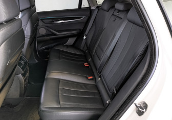 Подержанный автомобиль BMW X6 2016 года (18 фото)