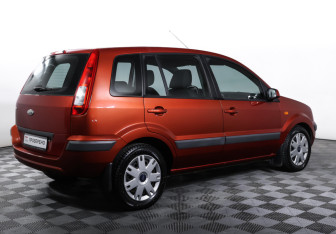 Подержанный автомобиль Ford Fusion 2007 года (5 фото)