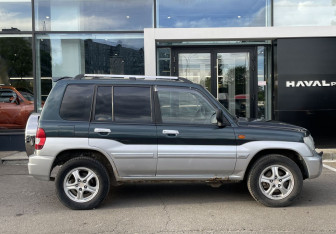 Подержанный автомобиль Mitsubishi Pajero Pinin 2004 года (4 фото)