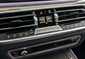 Подержанный автомобиль BMW X5 2022 года (29 фото)