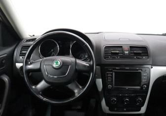 Подержанный автомобиль Skoda Yeti 2012 года (14 фото)