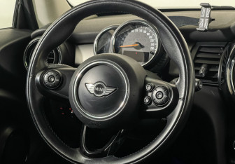 Подержанный автомобиль MINI Hatch 2015 года (14 фото)