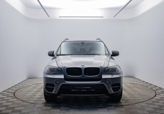 Подержанный автомобиль BMW X5 2011 года (8 фото)