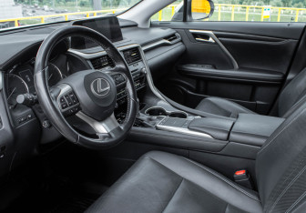 Подержанный автомобиль Lexus RX 2020 года (12 фото)