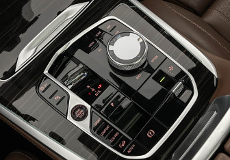 Подержанный автомобиль BMW X7 2022 года (16 фото)