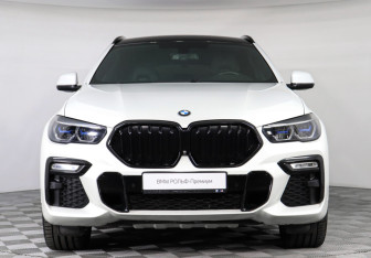 Подержанный автомобиль BMW X6 2021 года (3 фото)