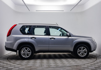 Подержанный автомобиль Nissan X-Trail 2012 года (4 фото)