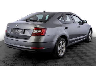 Подержанный автомобиль Skoda Octavia Liftback 2019 года (5 фото)