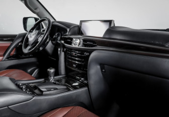 Подержанный автомобиль Lexus LX 2020 года (9 фото)