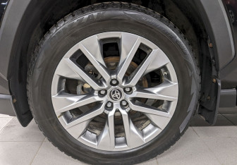 Подержанный автомобиль Toyota RAV4 2021 года (18 фото)