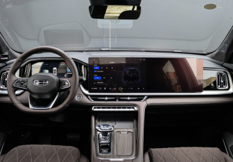 Подержанный автомобиль Geely Monjaro 2025 года (14 фото)