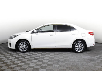 Подержанный автомобиль Toyota Corolla Sedan 2015 года (3 фото)