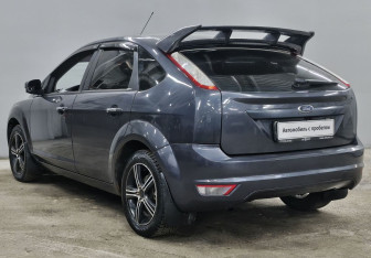 Подержанный автомобиль Ford Focus Hatchback 2011 года (7 фото)