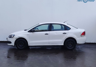 Подержанный автомобиль Volkswagen Polo Sedan 2010 года (5 фото)