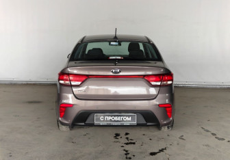 Подержанный автомобиль Kia Rio Sedan 2019 года (6 фото)