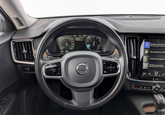 Подержанный автомобиль Volvo S90 2019 года (23 фото)