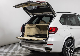 Подержанный автомобиль BMW X5 2014 года (19 фото)