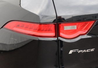 Подержанный автомобиль Jaguar F-Pace 2019 года (24 фото)