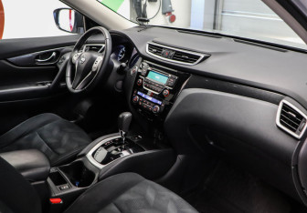 Подержанный автомобиль Nissan X-Trail 2017 года (16 фото)