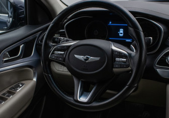 Подержанный автомобиль Genesis G70 2020 года (15 фото)