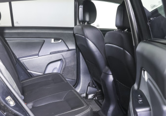 Подержанный автомобиль Kia Sportage 2011 года (12 фото)