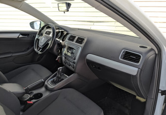 Подержанный автомобиль Volkswagen Jetta Sedan 2016 года (11 фото)