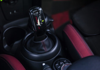 Подержанный автомобиль MINI Hatch 2018 года (26 фото)