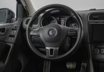 Подержанный автомобиль Volkswagen Golf Hatchback 2011 года (15 фото)