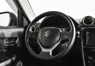 Подержанный автомобиль Suzuki Vitara 2017 года (12 фото)