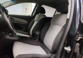 Подержанный автомобиль Chevrolet Cruze Hatchback 2012 года (10 фото)