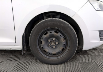 Подержанный автомобиль Skoda Rapid Liftback 2017 года (18 фото)