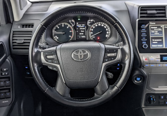 Подержанный автомобиль Toyota Land Cruiser Prado 2021 года (21 фото)