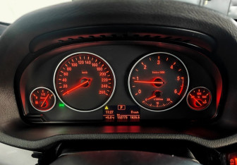 Подержанный автомобиль BMW X3 2015 года (13 фото)