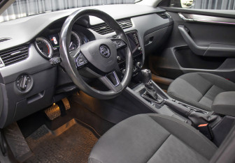 Подержанный автомобиль Skoda Octavia Liftback 2017 года (16 фото)