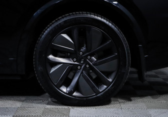 Подержанный автомобиль LiXiang L9 2023 года (15 фото)