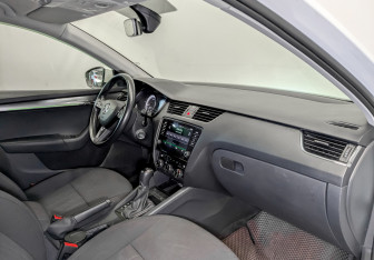 Подержанный автомобиль Skoda Octavia Liftback 2018 года (11 фото)