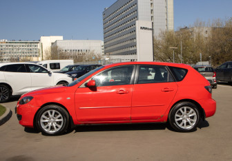 Подержанный автомобиль Mazda 3 Hatchback 2006 года (6 фото)