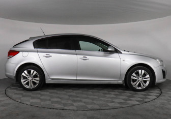 Подержанный автомобиль Chevrolet Cruze Hatchback 2013 года (4 фото)
