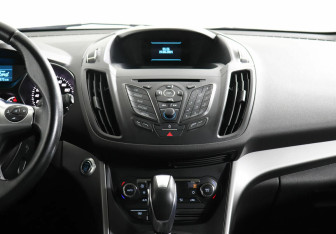 Подержанный автомобиль Ford Kuga 2015 года (8 фото)