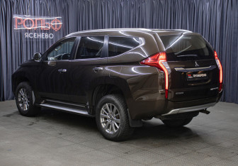 Подержанный автомобиль Mitsubishi Pajero Sport 2019 года (7 фото)