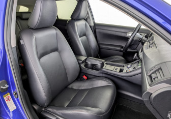 Подержанный автомобиль Lexus CT 2013 года (23 фото)