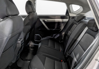 Подержанный автомобиль Geely Coolray 2022 года (11 фото)