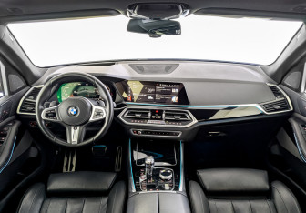 Подержанный автомобиль BMW X5 2018 года (14 фото)