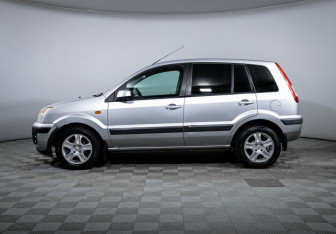 Подержанный автомобиль Ford Fusion 2007 года (8 фото)