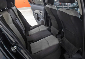 Подержанный автомобиль Chevrolet Cruze Hatchback 2014 года (12 фото)