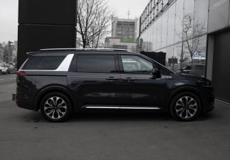 Подержанный автомобиль Kia Carnival 2020 года (4 фото)