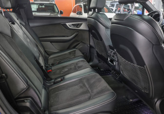 Подержанный автомобиль Audi Q7 2016 года (11 фото)